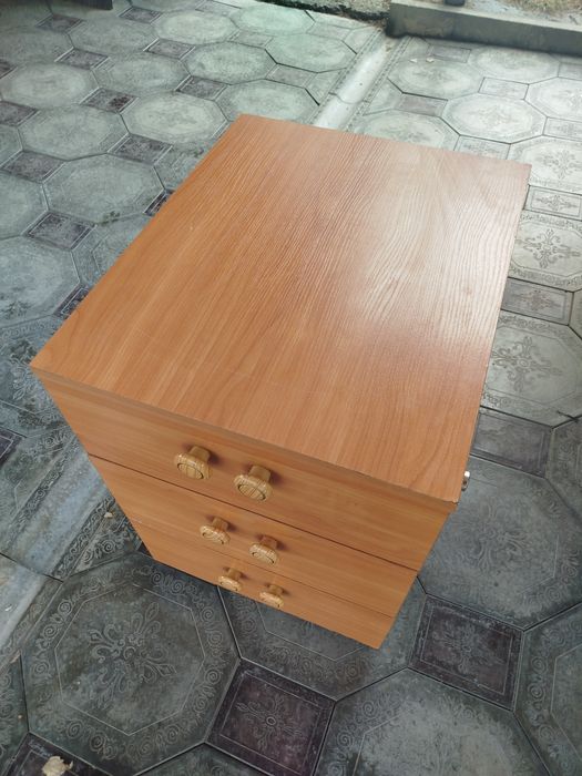 Продам б.у.шифоньер, кровать, тумбочка