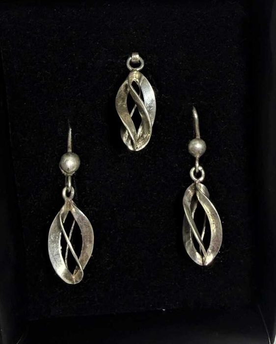 Броши и серебряные украшения