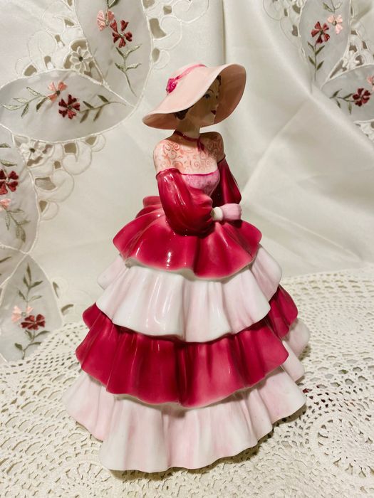 порцеланова статуетка