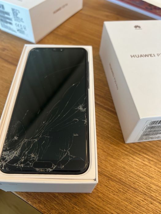 Продавам Huawei P20 Pro - 2 броя за части