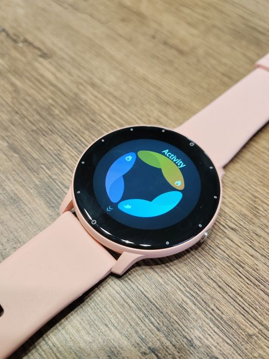 Продавам Смарт Часовник с 3.25см пълен сензорен екран