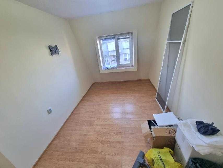 Тристаен апартамент с ГАРАЖ за продажба кв. Дружба 3