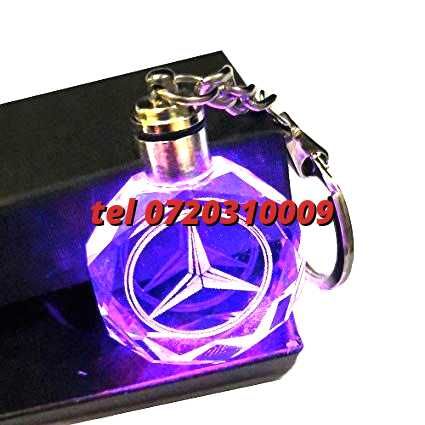 Breloc Cristal cu Led 6 Culori Subaru Cadou