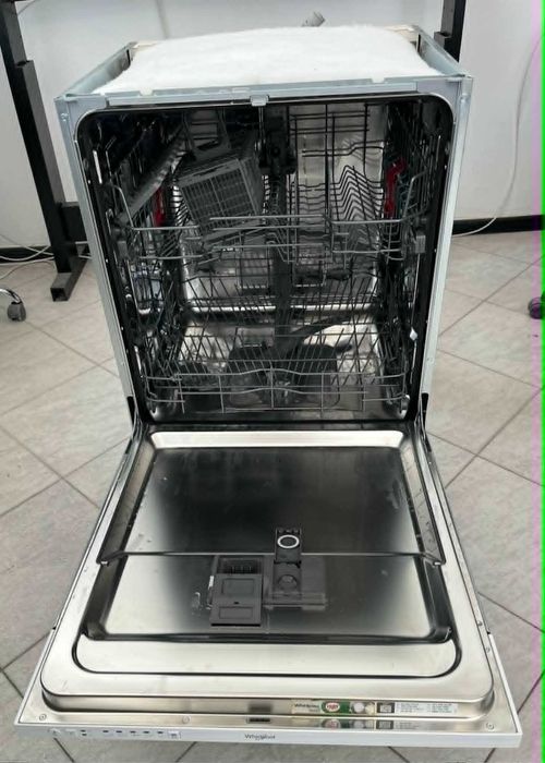 Съдомиялна за вграждане Whirlpool WI3010 60см / Като нова