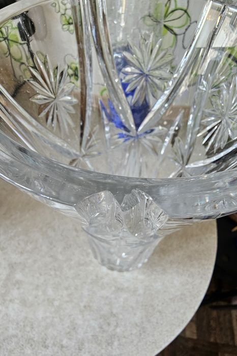 Продам хрустальную вазу