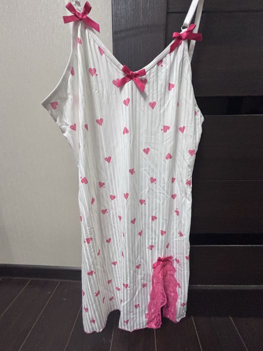 белая и новая ночнушка с сердечками