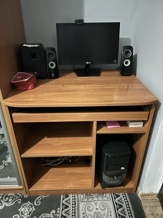 Продам компьютерный стол