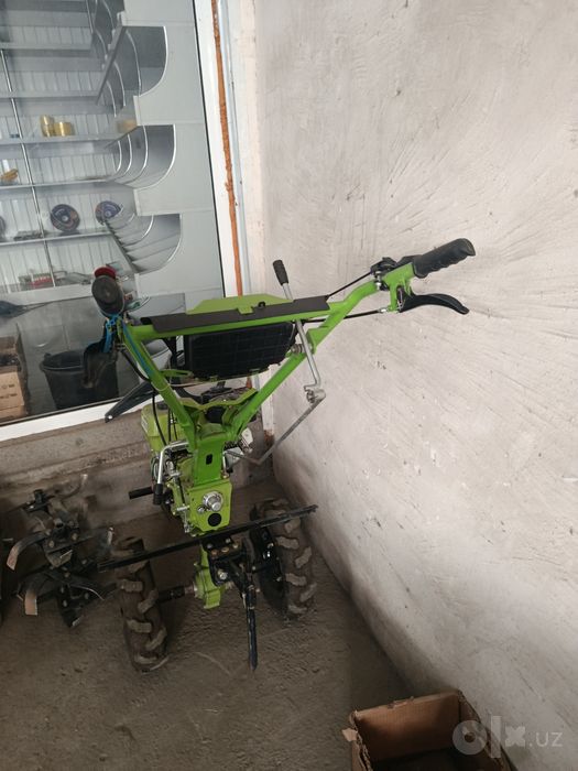 Mini Traktor yer chopish uchun qulay texnika