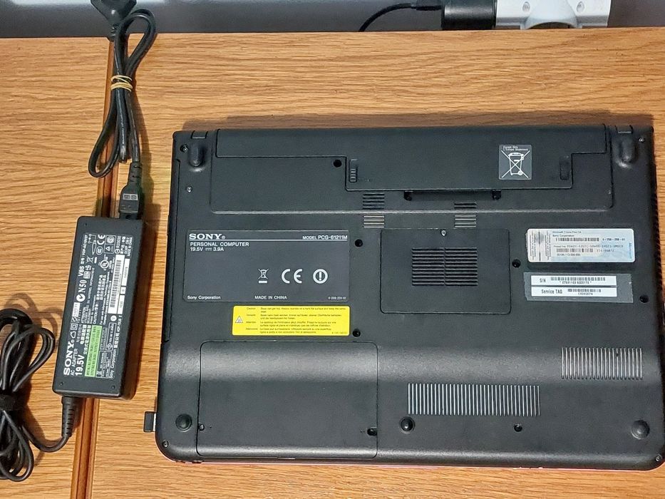 Laptop Sony Vaio i3 370M 2,4Ghz, 4GB, 320GB, Radeon HD 5400 512MB, W10