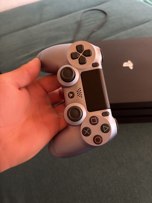 Vand ps4 pro in stare buna de functionare