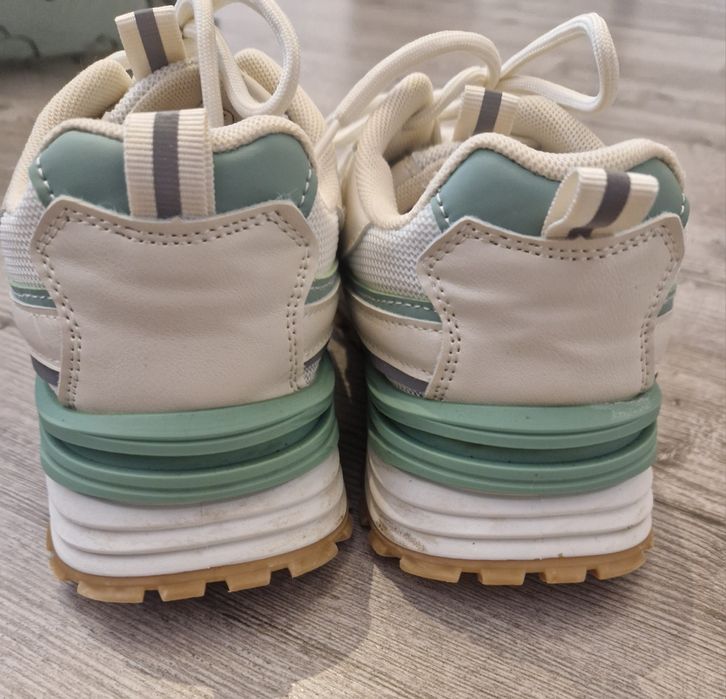 Adidasi cropp marimea 37 dama