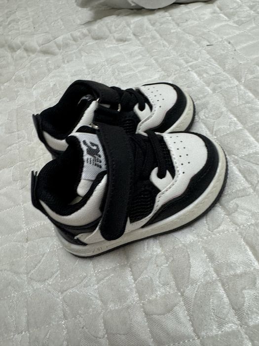 Продам детскую обувь