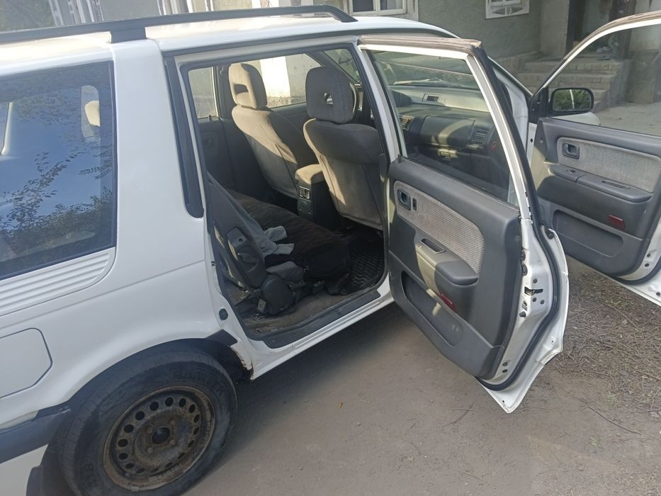 Митсубиси спейсвагон.