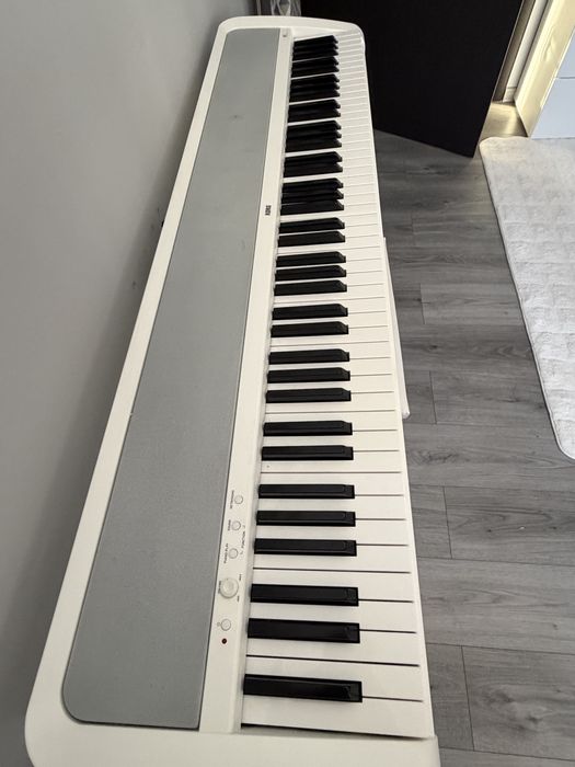 Vand pian electronic Korg folosit foarte putin, in stare buna!