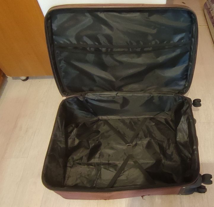 Продаю дорожный чемодан б/у