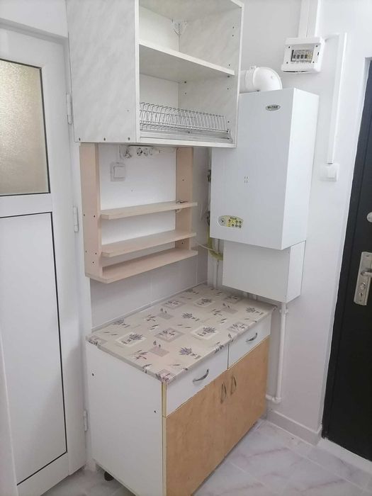 Inchiriez camera de camin Canta