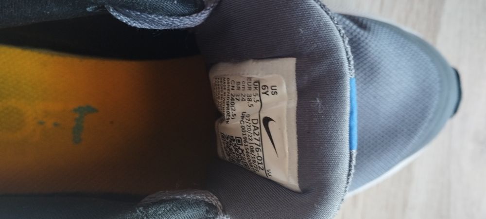 Nike маратонки запазени 38,5 за 30 евро