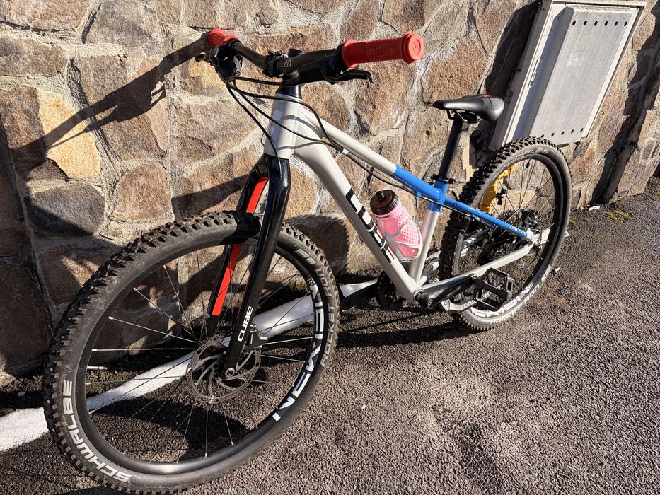 Bicicleta XC copii 8.8kg furca carbon Cube Reaction 240 PRO