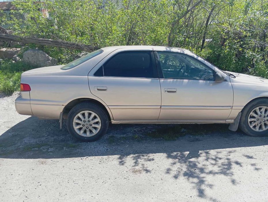 Продам автомобиль тойота камри 25