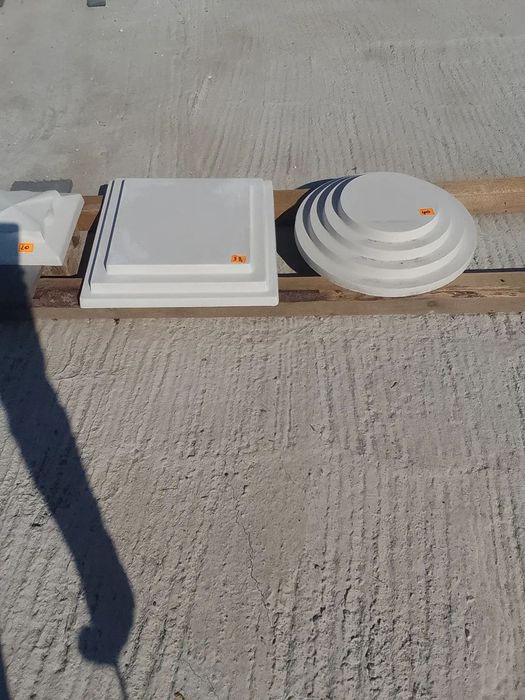 Vindem coame și palari pentru gard