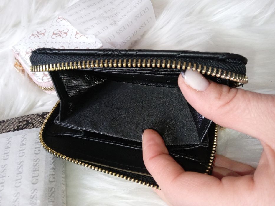 Guess портфейл малка и голяма