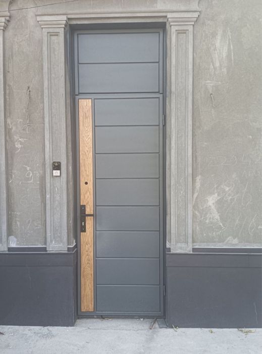 Металические двери премиум класа в стиле неокласика