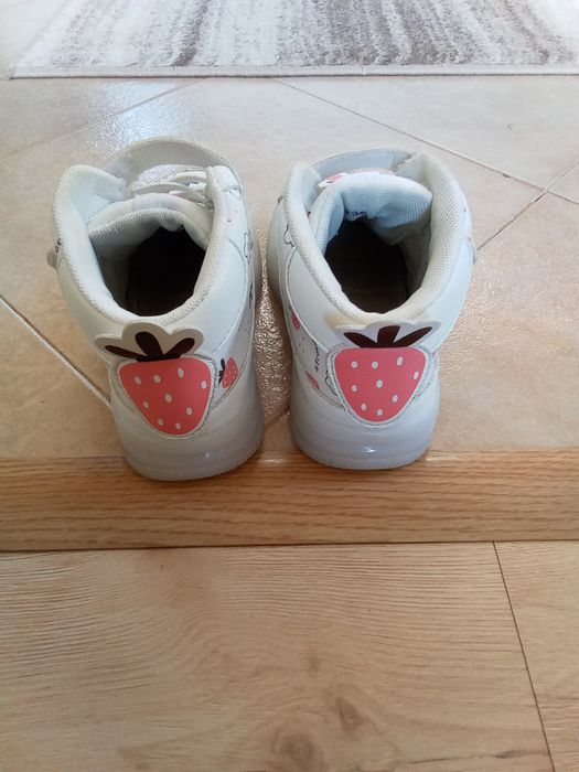 Детски боти ягодки 30 номер