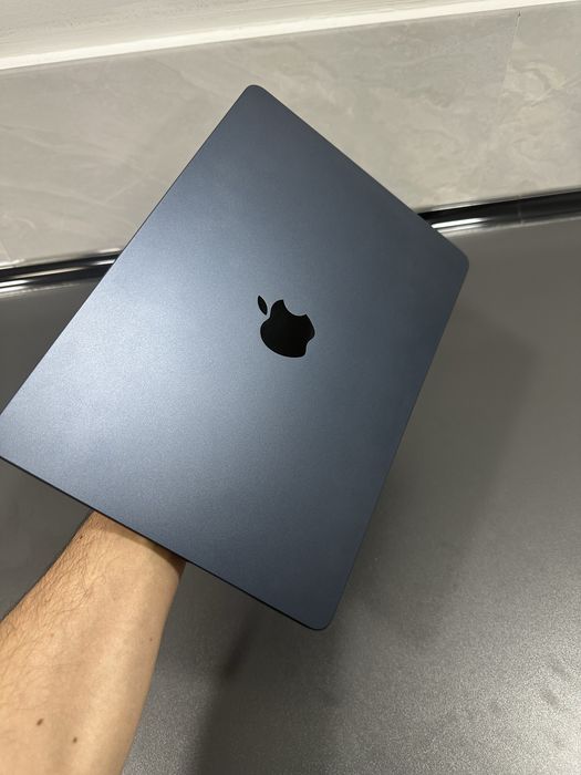 Macbook air m2 13.6