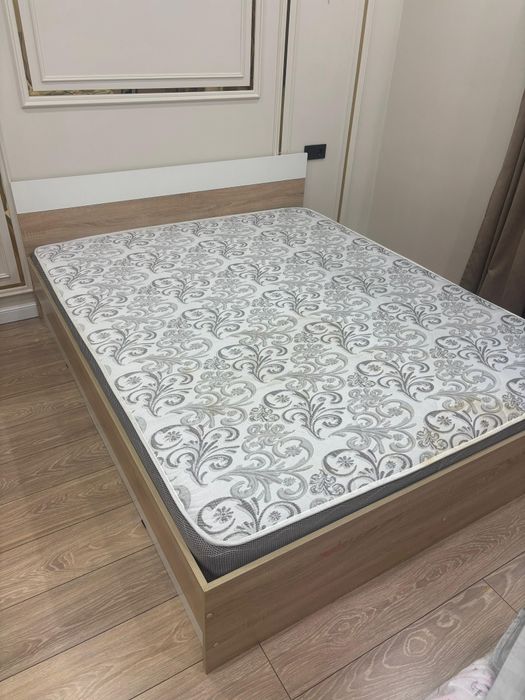 Двуспальная кровать б.у. за 15 000. Астана