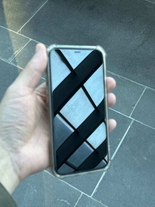 Продам Айфон 11 память 64гб