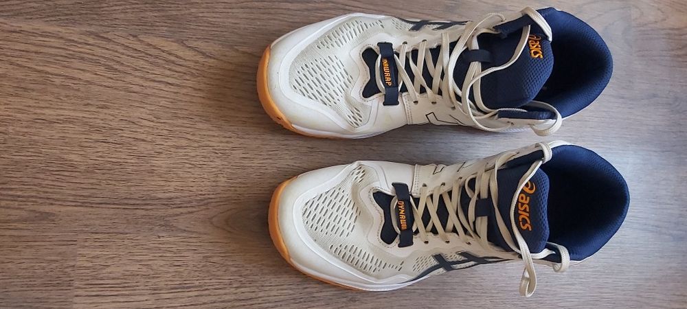 Продам кроссовку