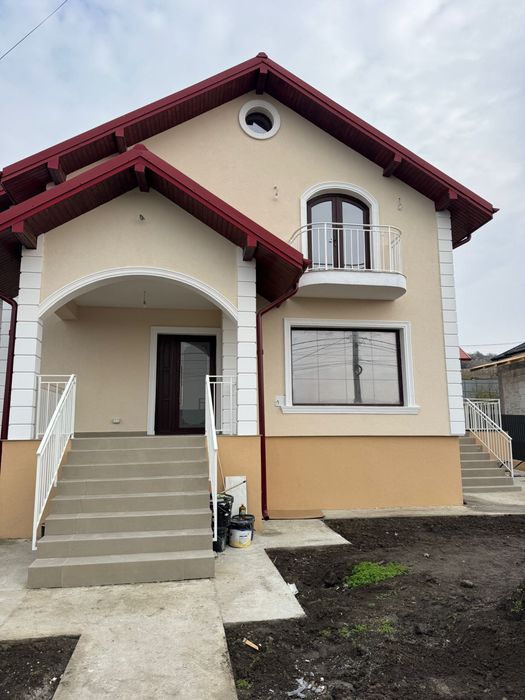 Casa de vanzare la 1,5 km de Letcani