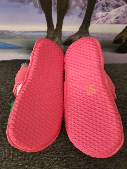 Интересни дамски чехли