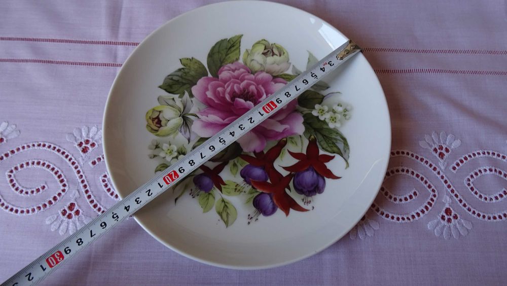 Чиния за стена АК Kaiser W Germany.