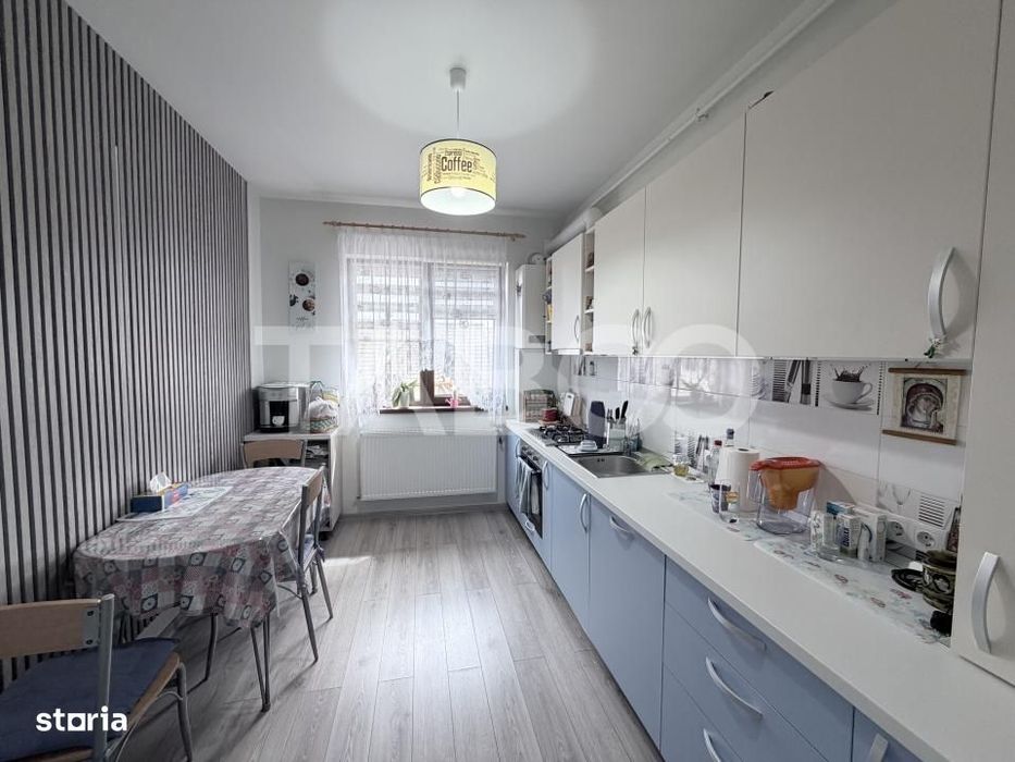 Apartament decomandat 4 camere 110 mp utili parcare privata Sura Mare