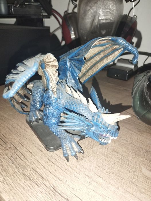 Dungeons & Dragons Icons Gargantuan  Black Dragon,Blue Dragon plus McFarlane Dragons