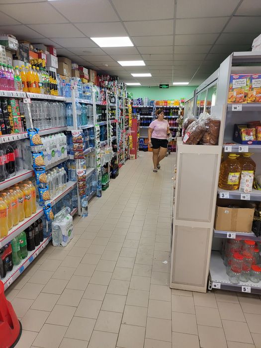 Vând spațiu comercial