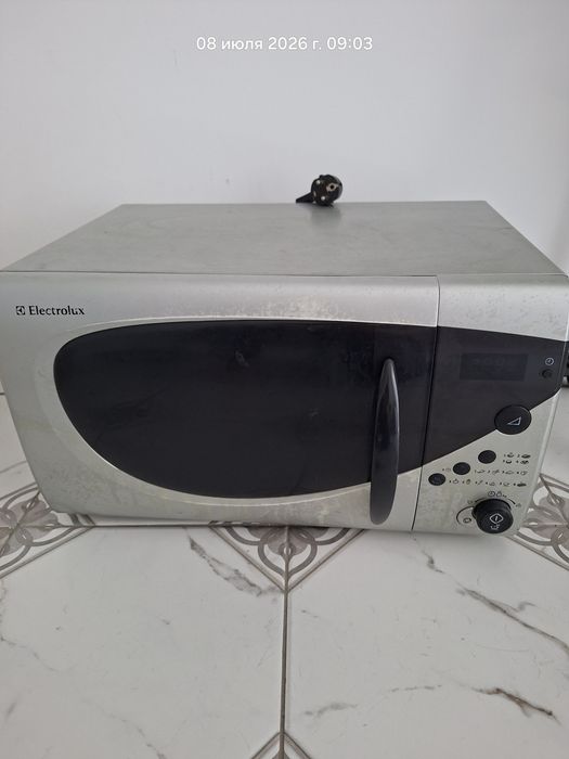 Микроволновая печь/2шт/. Electrolux  и  AVA