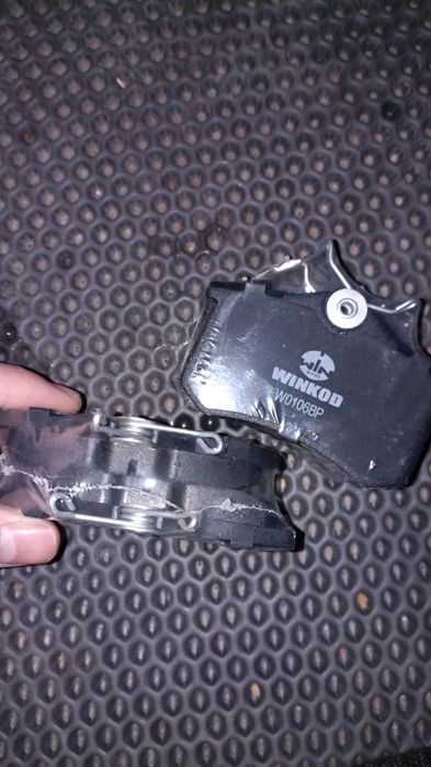 Продам тормозные колодки на Audi