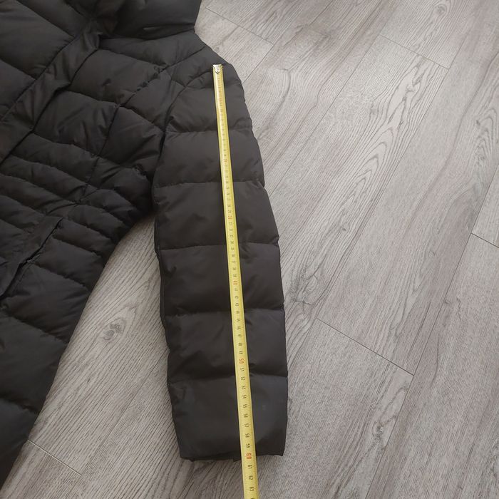 Две черни женски якета якета