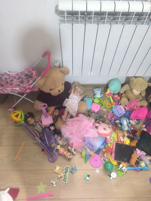 Продам игрушки для девочки