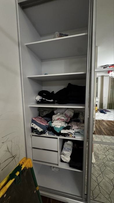 Встроенный зеркальный шкаф купе