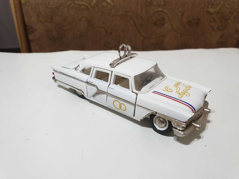 Продам ГАЗ 13 Чайка свадебная конверсия в масштабе 1:43 СССР