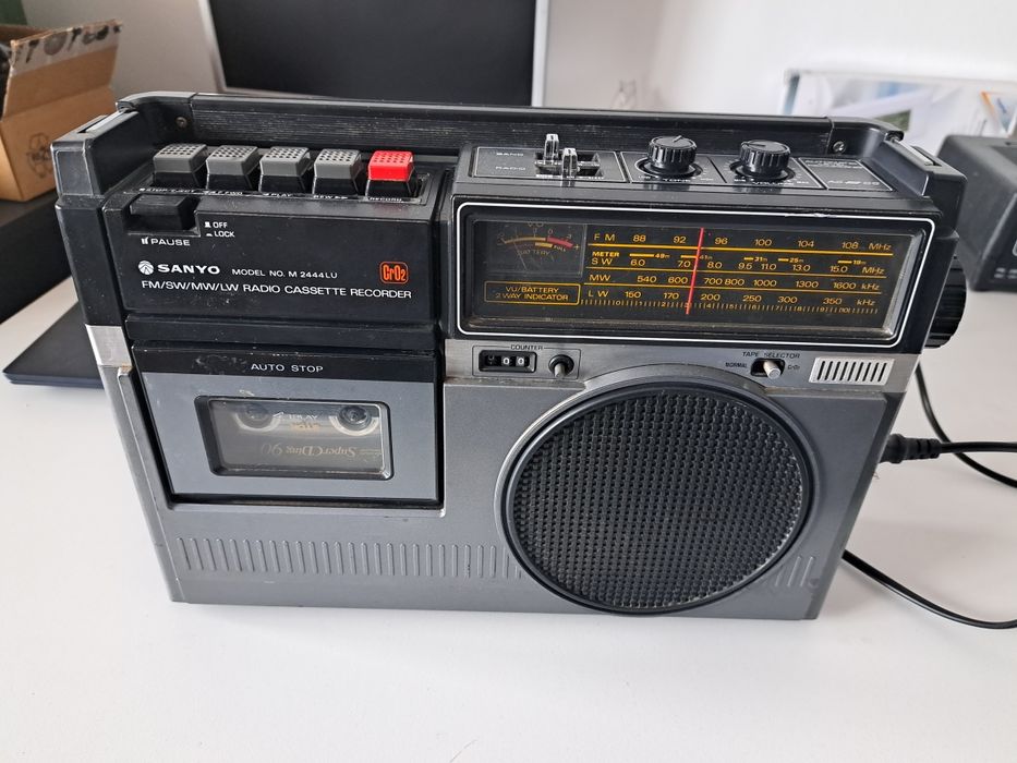 Radio Sanyo 2444 LU