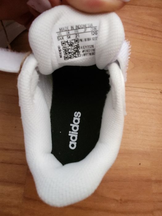 Adiasi copii de la adidas