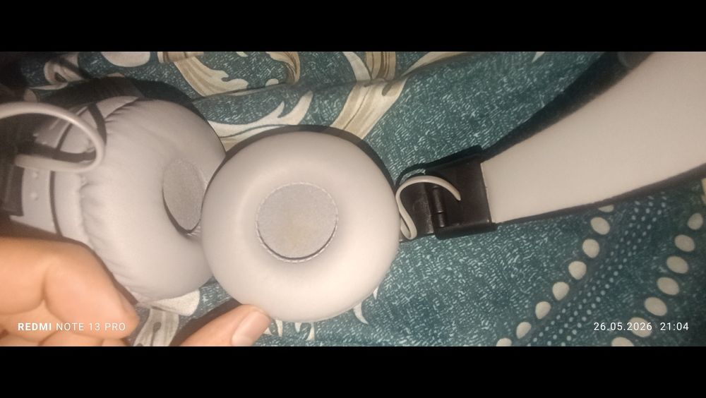 Naushnik JBL 
2025 yil olganman 1yil bolib qoldi 
Ishlashi alo simi bo