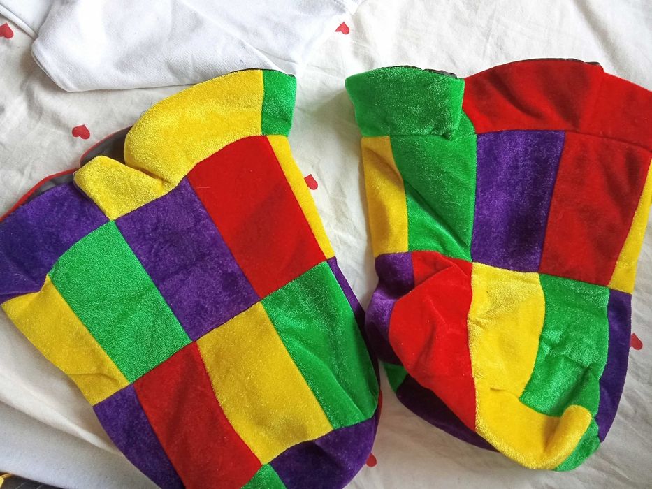 Две шапки за деца до 7 г. за 8 евро.