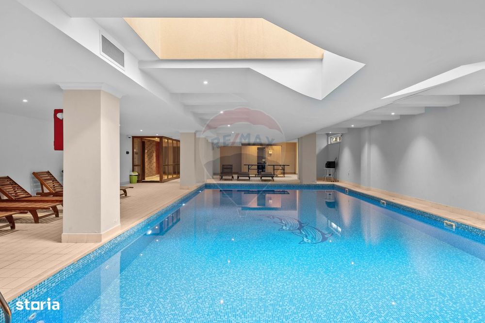 4 camere, semineu, piscina interioara, sauna. sala de sport, parcare — fotografia 1