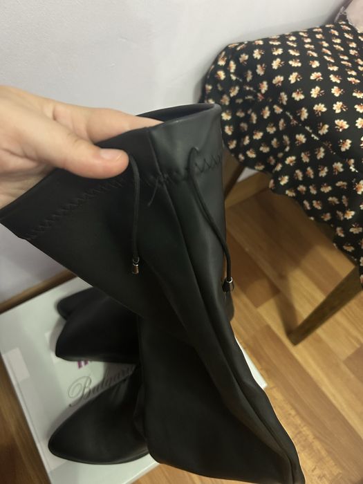 Черни боти и чизми