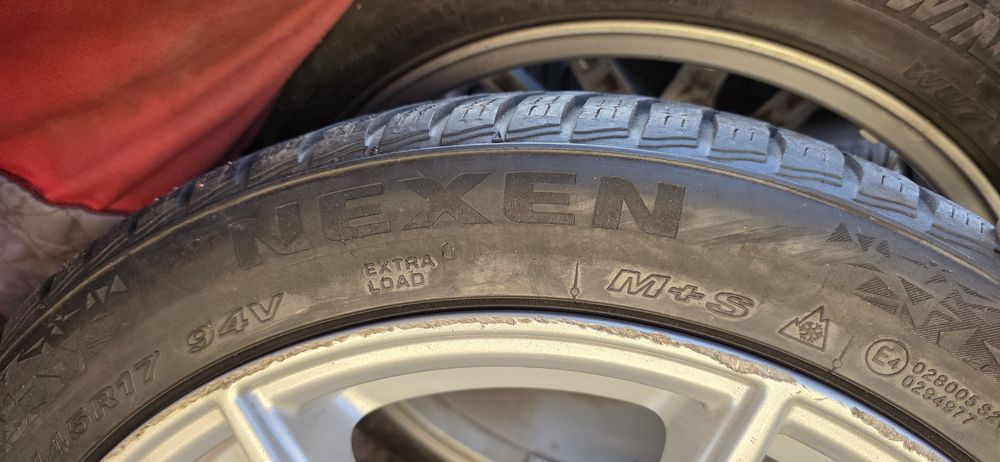 Гуми 2бр 225/45/17 - 1бр  - 89лв